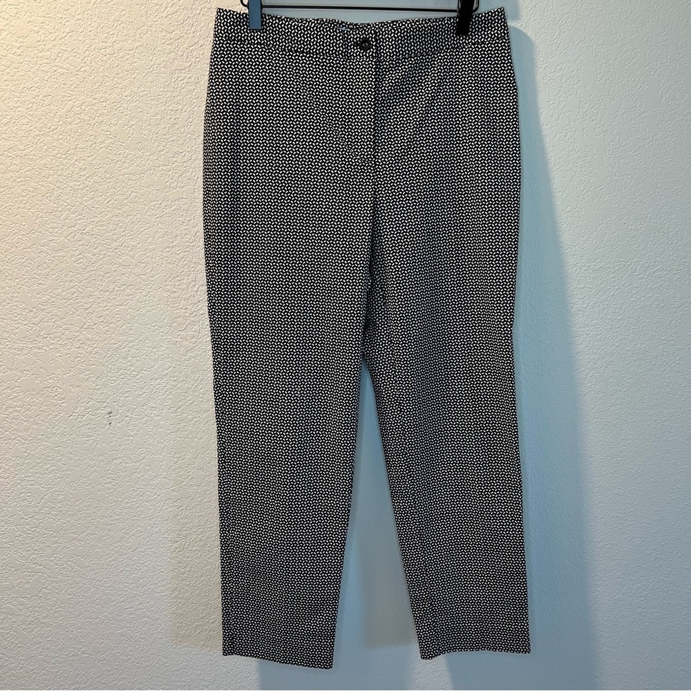 Women’s J. McLaughlin black patterned ankle cropped pants size 8